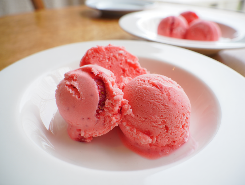 Strawberry Frozen Yoghurt - British Dessert
